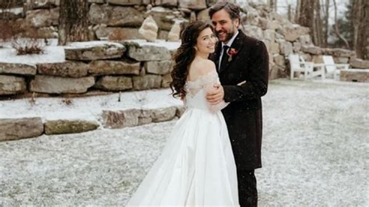 ‘How I Met Your Mother’s Josh Radnor Reveals He Got Married in Snowy Ceremony