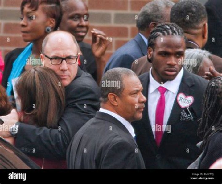 Jovan Belcher & Girlfriend Fight After Trey Songz Concert — Cause of Shooting? – Hollywood Life