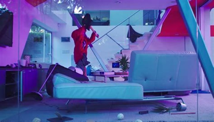 Bella Thorne & Prince Fox’s ‘Just Call Me’ Video — PICS