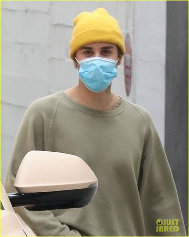 Justin Bieber Wears Face Mask While Out With Hailey Baldwin in Beverly Hills — See Pics