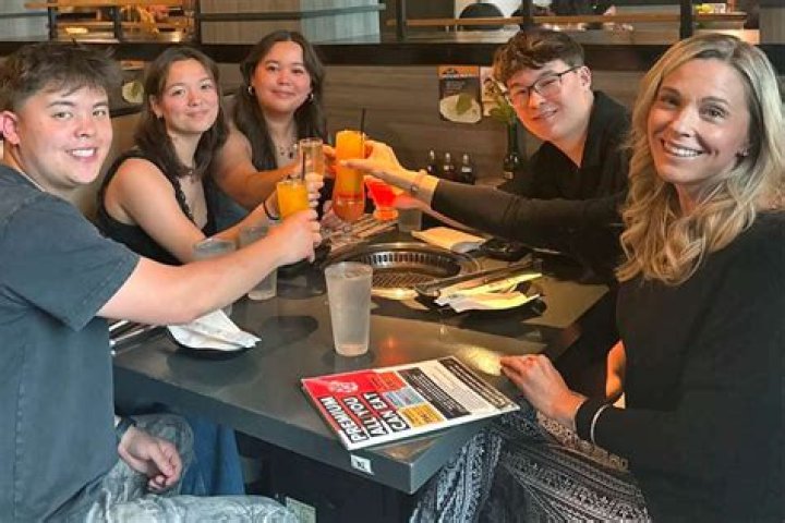 Hannah & Collin Absent In Pics – Hollywood Life