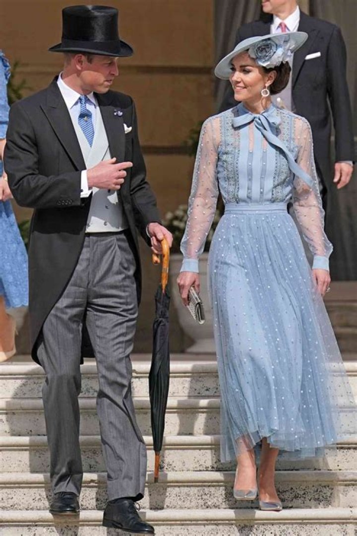 Kate Middleton & Prince William Make Tribute to Belize In Blue: Photos – Hollywood Life