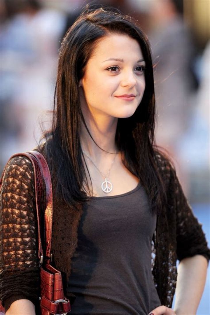 Kathryn Prescott Wiki, Age, Height, Boyfriend & Accident