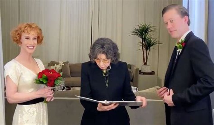 They Say ‘I Do’ On New Year’s Eve – Hollywood Life