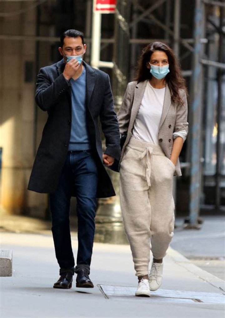 Katie Holmes & New BF Emilio Vitolo Jr. Hold Hands During Romantic Date Night In NYC — Pic