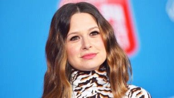 Katie Lowes Teases New Show ‘Inventing Anna’ Has The ‘Special Sauce’ Of A Shondaland Show