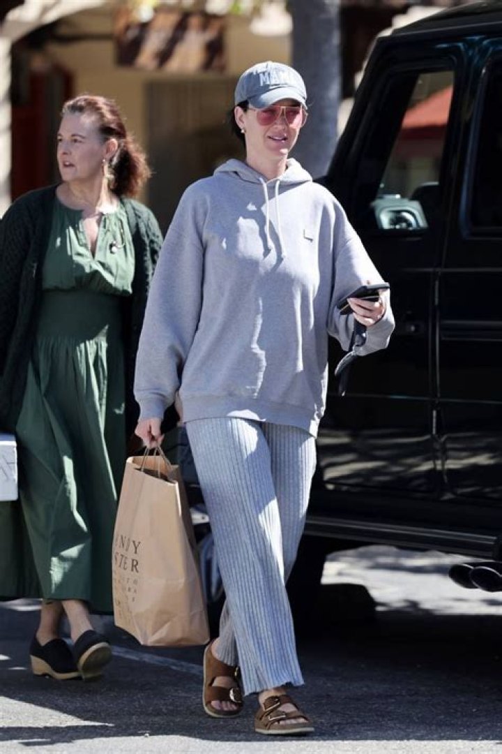 Katy Perry Shows Off Her Baby Bump In Comfy Sweats As Due Date Nears & 11 More Of Her Maternity Looks