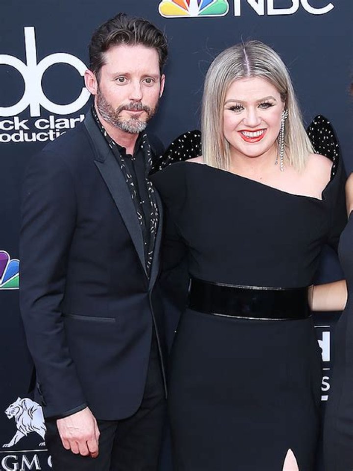 Kelly Clarkson Claps Back At Troll Who Claims Her Marriage Ended Because She Works So Much
