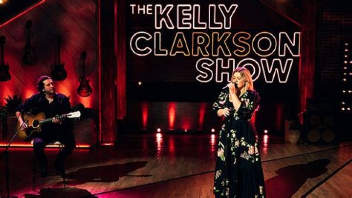 Kelly Clarkson’s Show Hit With ‘Toxic’ Workplace Allegations – Hollywood Life