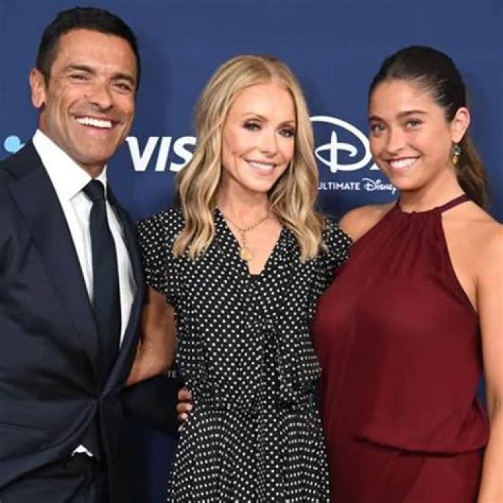 Kelly Ripa & Mark Consuelos’ Daughter Lola, 18, Says Their Online Flirting Is ‘Absolutely Repulsive’