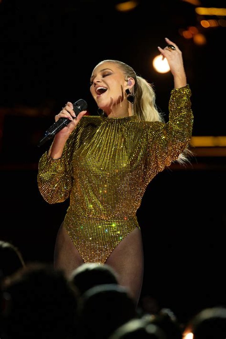 Kelsea Ballerini Claps Back After Trolls Say She Performed Without Pants at CMT Awards: ‘It Looked Hot’