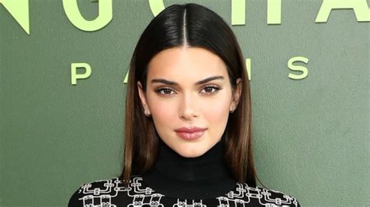 Kendall Jenner Chows Down On Gelato After Being Called Fat