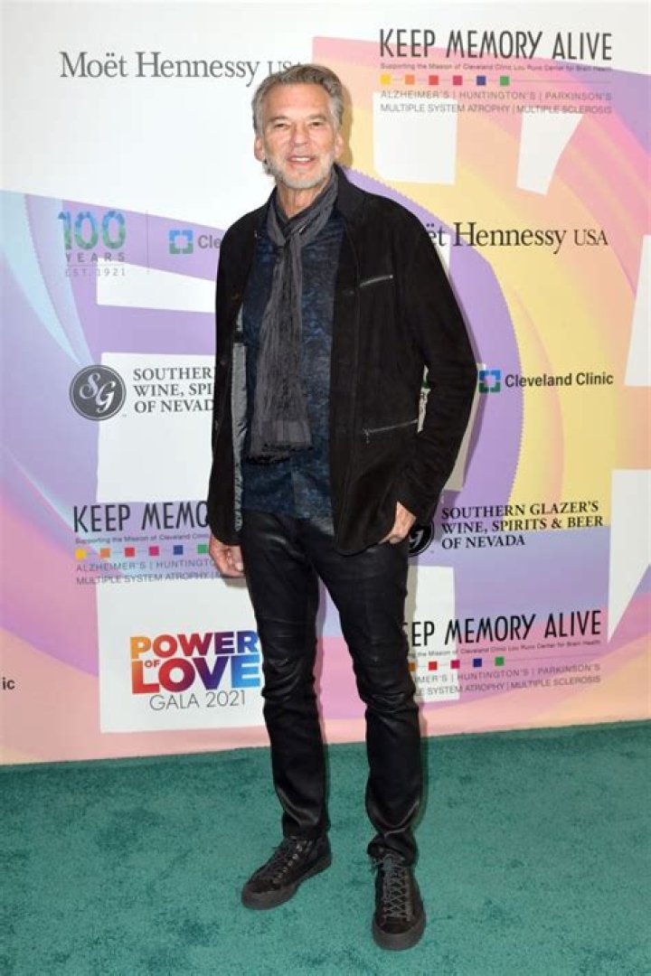 Photos Of The ‘Footloose’ Singer – Hollywood Life