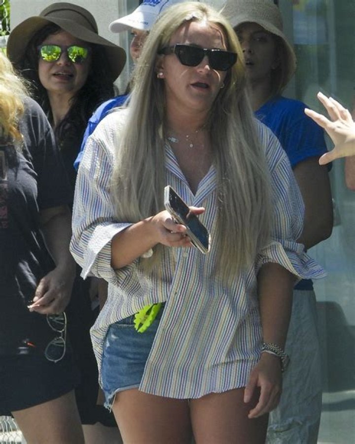 Khloe Kardashian Turns Heads In Daisy Dukes & A Leather Blazer With Nothing Underneath