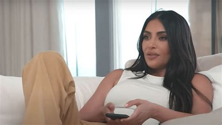 Kim Kardashian Clogs The Toilet In A Bonus ‘KUWTK’ Clip — VIDEO – Hollywood Life
