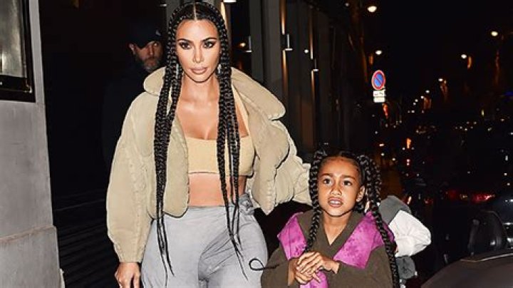 Kim Kardashian Cries Over North West Singing Onstage On ‘KUWTK’ – Hollywood Life