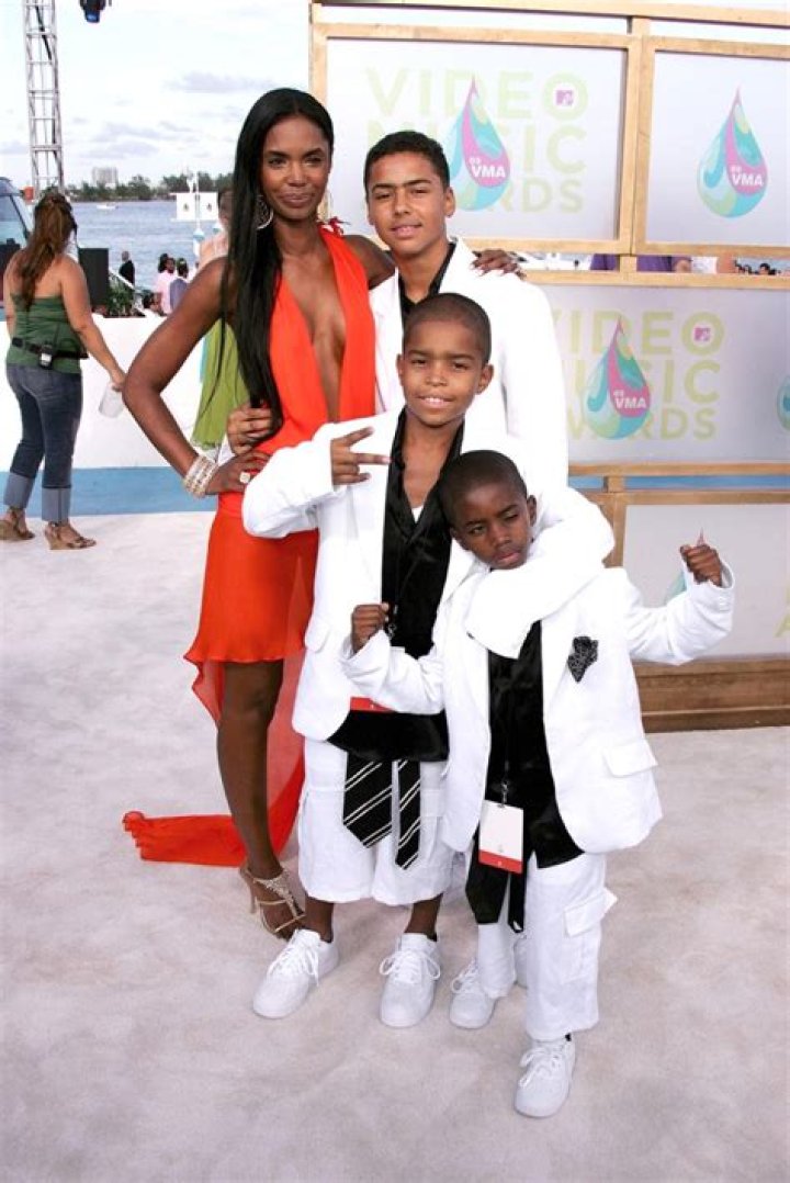 Photos Of The Family – Hollywood Life