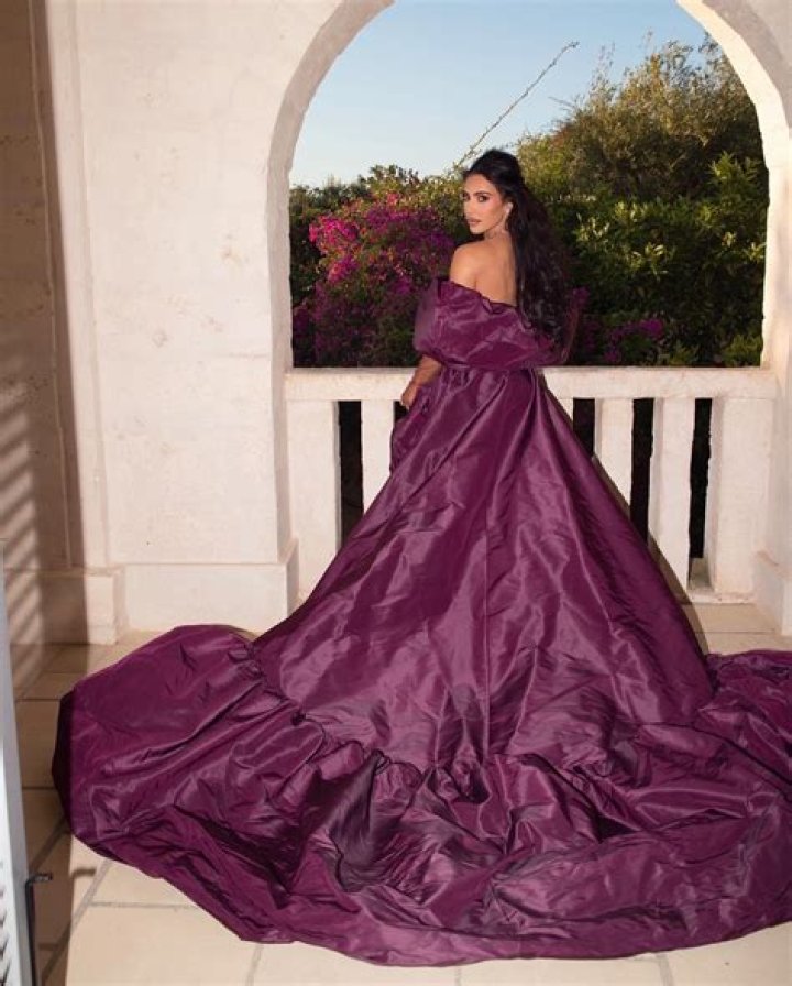 Kourtney Kardashian Looks Regal In Purple Gown On Paris Balcony: Pic – Hollywood Life