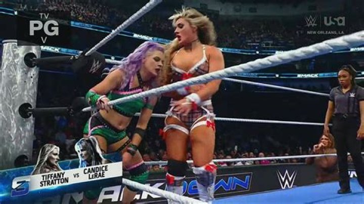 Suffers Nip Slip At MMVAs – Hollywood Life