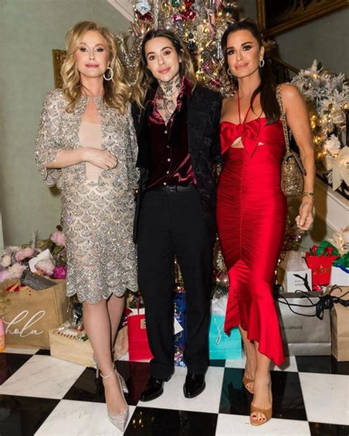 Kyle Richards and Morgan Wade Attend Kathy Hilton’s Holiday Party – Hollywood Life