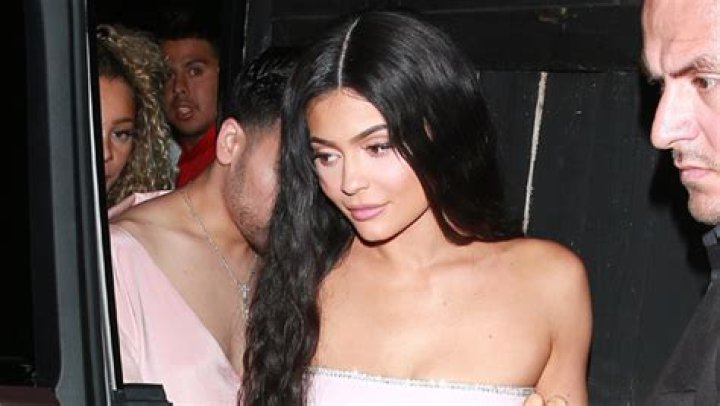 Kylie Jenner Stuns In Glittery Mini Dress & Matching Boots For NYE – Hollywood Life