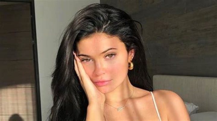 Kylie Jenner Goes Makeup-Free In Her Pajamas While Getting A ‘Good Morning’ Hug From Stormi