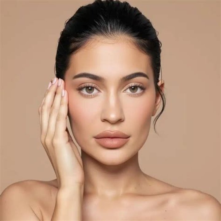 Kylie Jenner Says Makeup Routine Takes 3 Hours In Tutorial With Ariel – Hollywood Life