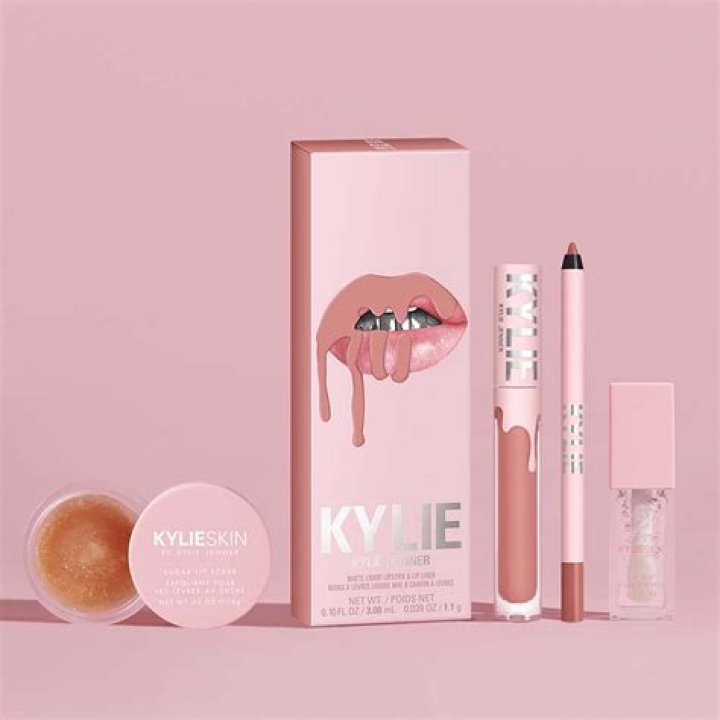 Kylie Jenner Sells Half Of Kylie Cosmetics In Bold Business Move – Hollywood Life