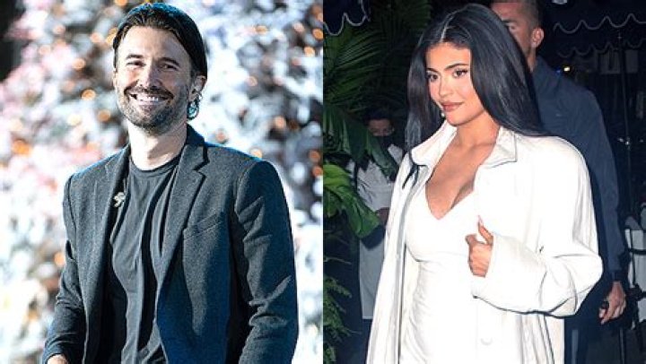 Kylie Jenner Fans Convinced 1 Sibling Found Out About Her Pregnancy On IG — Here’s Why