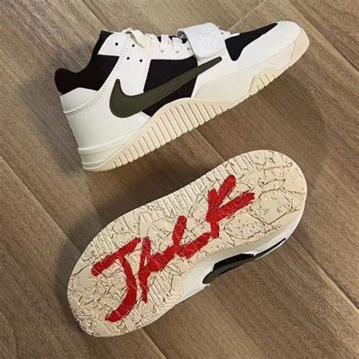 Kylie Jenner Wears Ex Travis Scott’s Unreleased Nike Sneakers – Hollywood Life