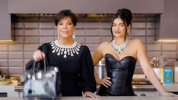 Kylie & Kris Jenner Mock Kendall Cutting Cucumber: Video – Hollywood Life