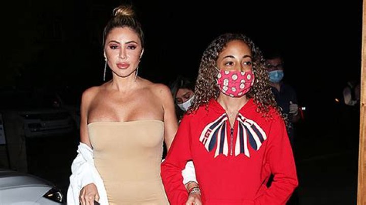 Larsa Pippen & Mini-Me Daughter Sophia Stun During Girls’ Night Out – Hollywood Life
