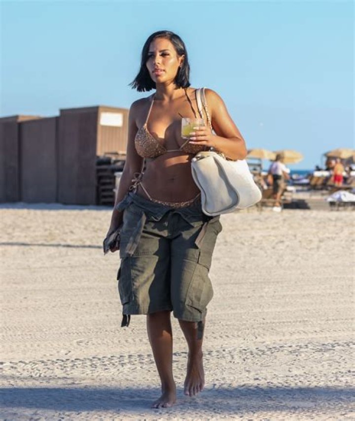 Liam Payne’s New Girlfriend Aliana Mawla Rocks Sexy Red Bikini On The Beach In Miami: Photos