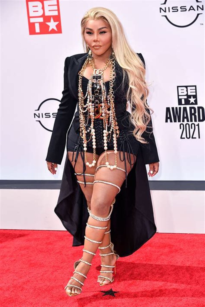 Lil’ Kim Rocks Shorts & Crop Top At Lovers & Friends Festival: Photos – Hollywood Life