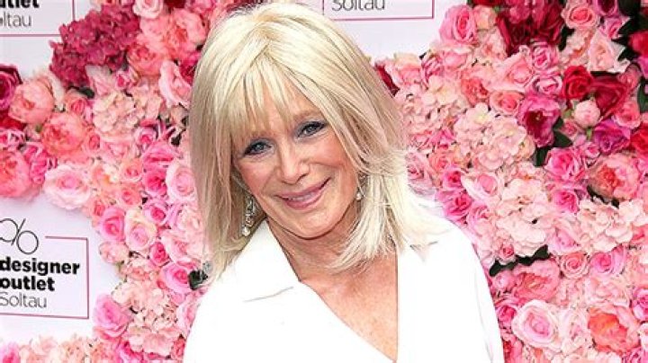 Linda Evans Stuns In Rare Photo After Vowing To Quit Plastic Surgery – Hollywood Life