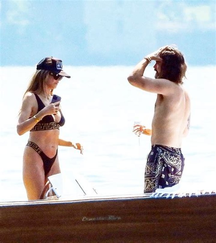 Lindsey Vonn’s Bikini While Sunbathing With Dogs: Photos – Hollywood Life