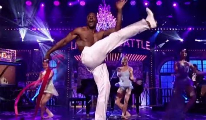 Terry Crews Does ‘A Thousand Miles’ At The Piano – Hollywood Life