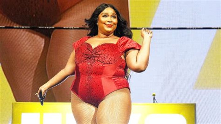 Lizzo Shakes Her Backside In Short Shorts & Is Thrilled She Looks ‘So Cute’ — Watch 