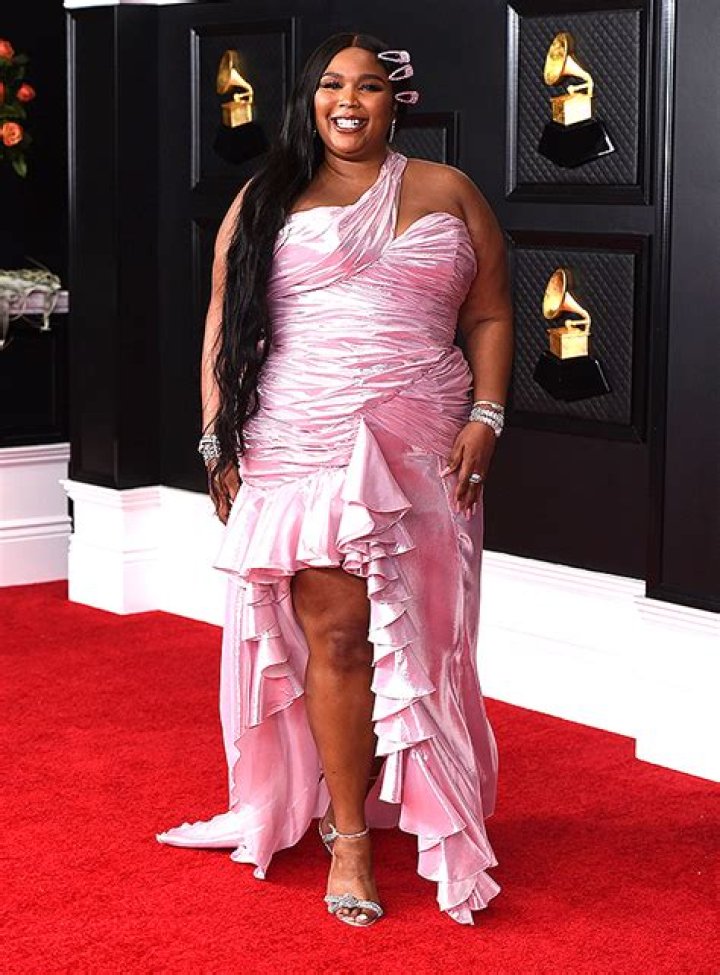 Lizzo Says ‘Rumors’ Lyric Was Originally About Niall Horan, Not Drake – Hollywood Life