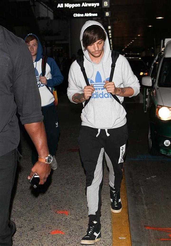 Louis Tomlinson: Fan From Airport Brawl Claims She Has A Concussion