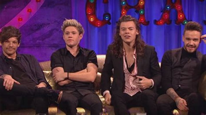 [VIDEO] Louis Tomlinson Calls Niall Horan A ‘Little Sh*t’ On ‘Chatty Man’ Show – Hollywood Life