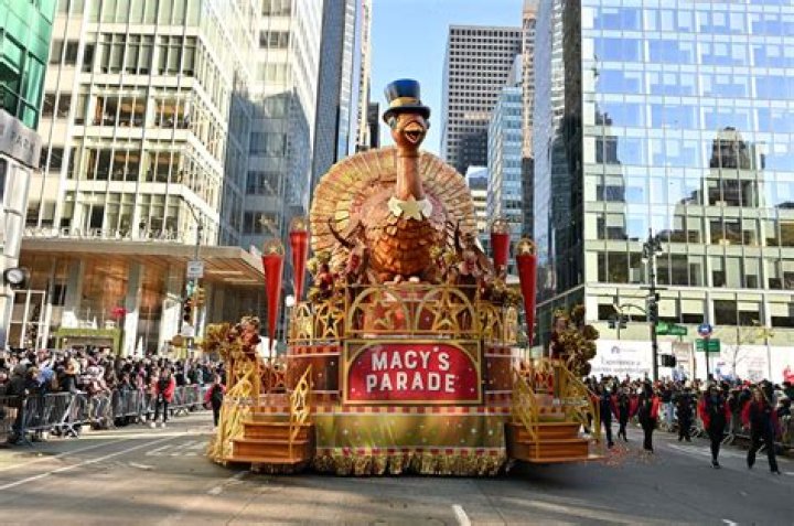 Macy’s Thanksgiving Day Parade 2015 — Photos Of The Event – Hollywood Life