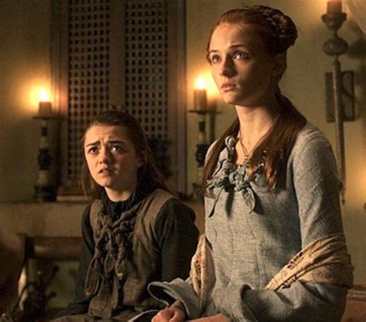 Maisie Williams Says She & Her Father Had A ‘Traumatic’ Relationship – Hollywood Life