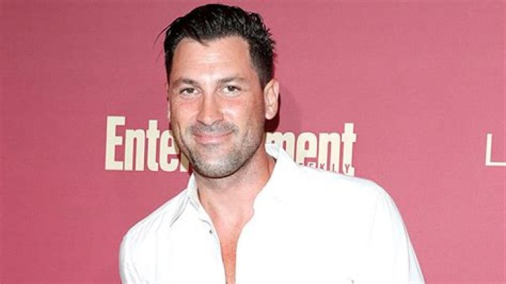 Maksim Chmerkovskiy Escapes Ukraine & Arrives In Poland After 31 Hours Of ‘No Sleep’