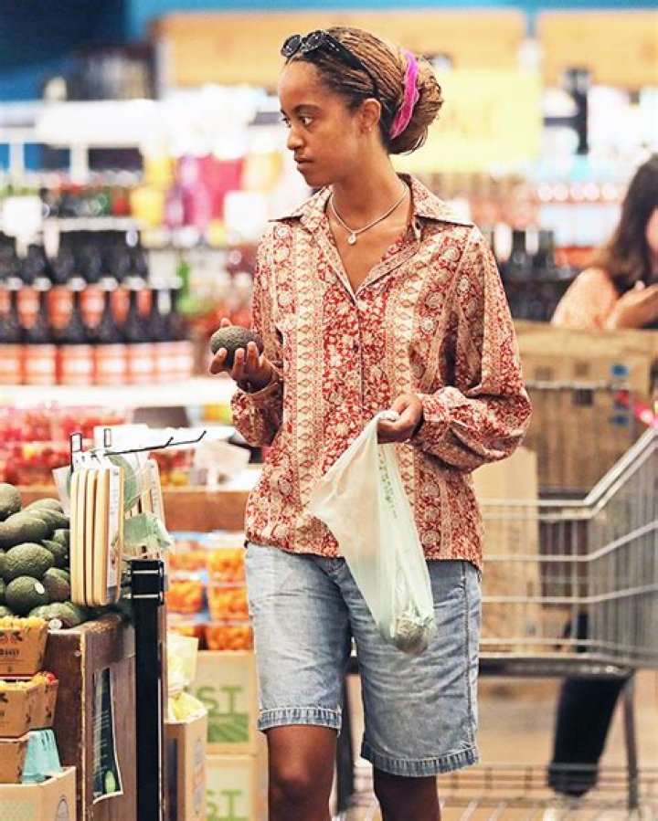 Malia Obama, 25, Keeps Cool In Denim Shorts While Food Shopping Amid Heat Wave In LA: Photos