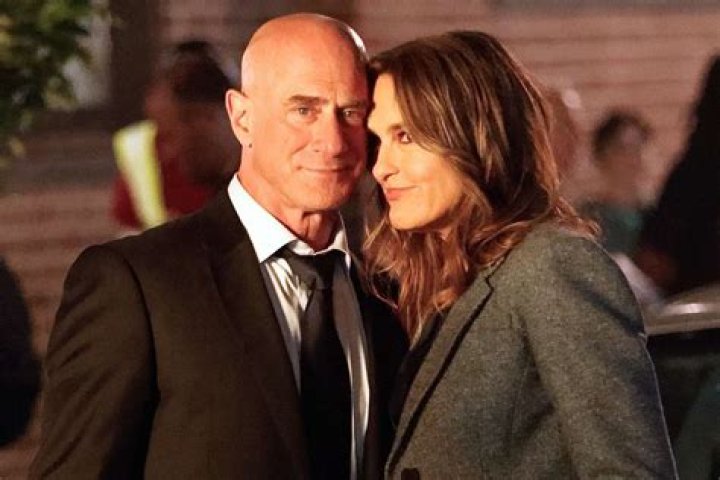 ‘Law & Order: SVU’s Mariska Hargitay & Christopher Meloni Reunite In 1st Photos On-Set Of New Show