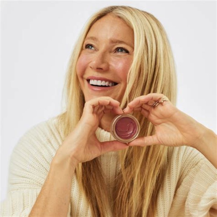 Martha Stewart Disses Gwyneth Paltrow’s Goop Products As ‘Irritating’ – Hollywood Life