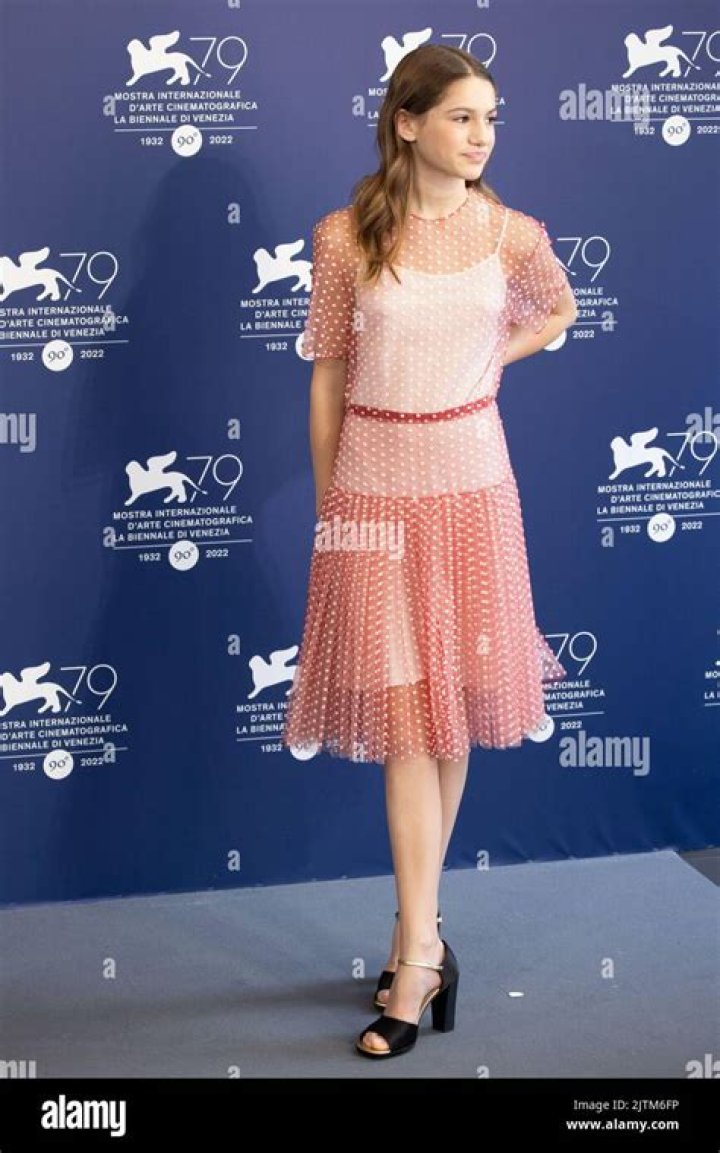 May Nivola Wiki, Age, Birthday, Parents, Siblings, Education & More