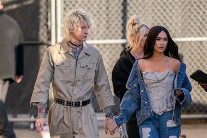 Megan Fox & Machine Gun Kelly Are ‘Still Working On Their Issues’ Amid Reported Break