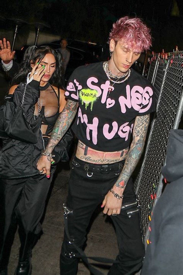 Megan Fox Rocks Mesh Top At Avril Lavigne Show With Machine Gun Kelly – Hollywood Life